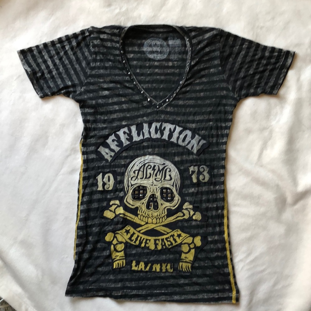 Affliction V Neck Studded Skull Tee AC/MC T-Shirt